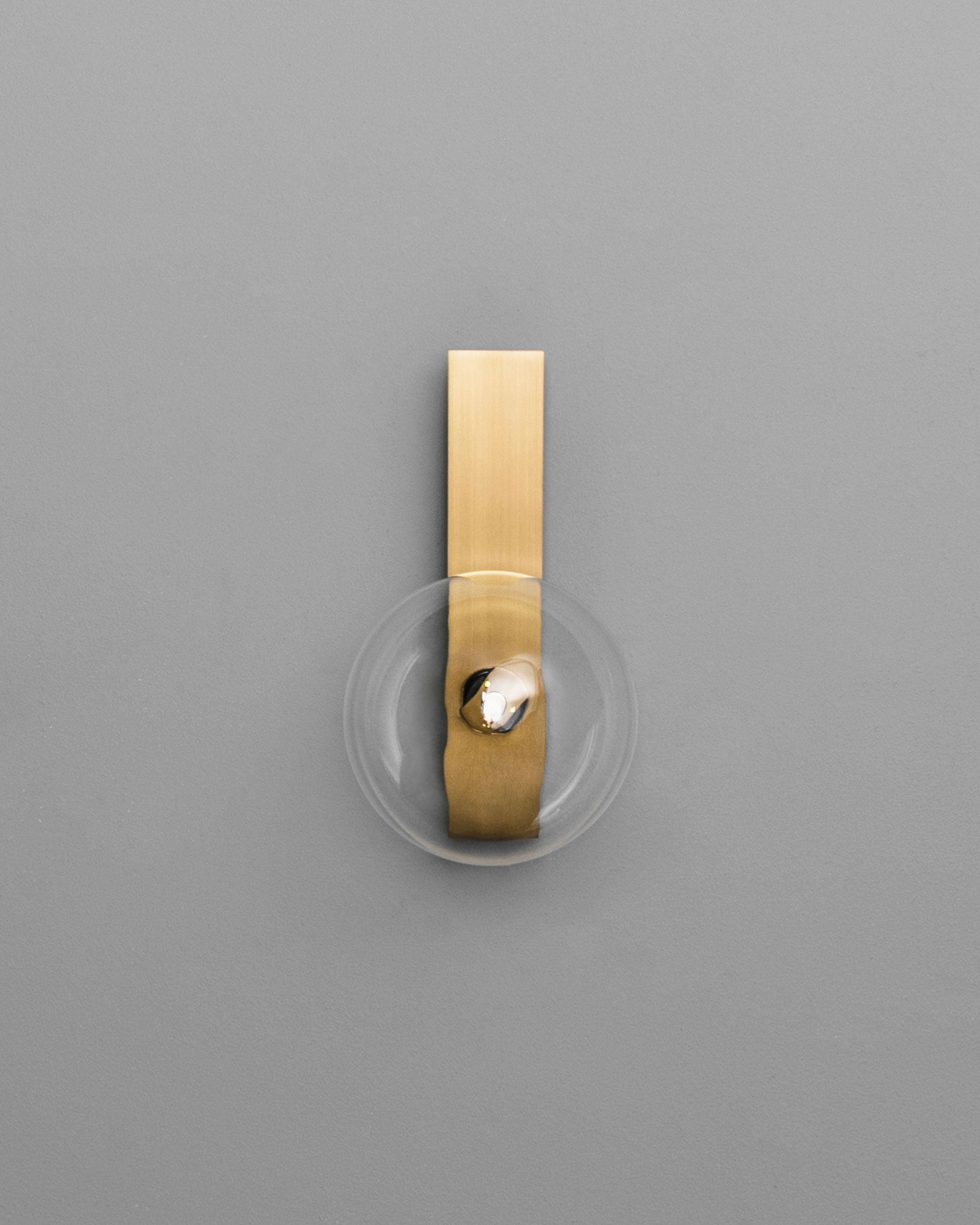 Schwung Oslo Single Burnished Brass Transparent Globe Wall Light